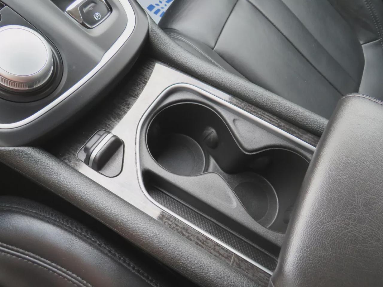 2015 Chrysler 200 C (**CLEAN TITLE/NO ACCIDENTS!!**SAFETY/CERTIFIED!!**ALLOY RIMS**REMOTE START**LEATHER**NAVIGATION**HEATED SEATS**FOG LIGHTS**POWER SEATS**REVERSE CAMERA**DIGITAL TOUCHSCREEN**PUSH BUTTON START**CRUISE CONTROL**BLUETOOTH**) Photo