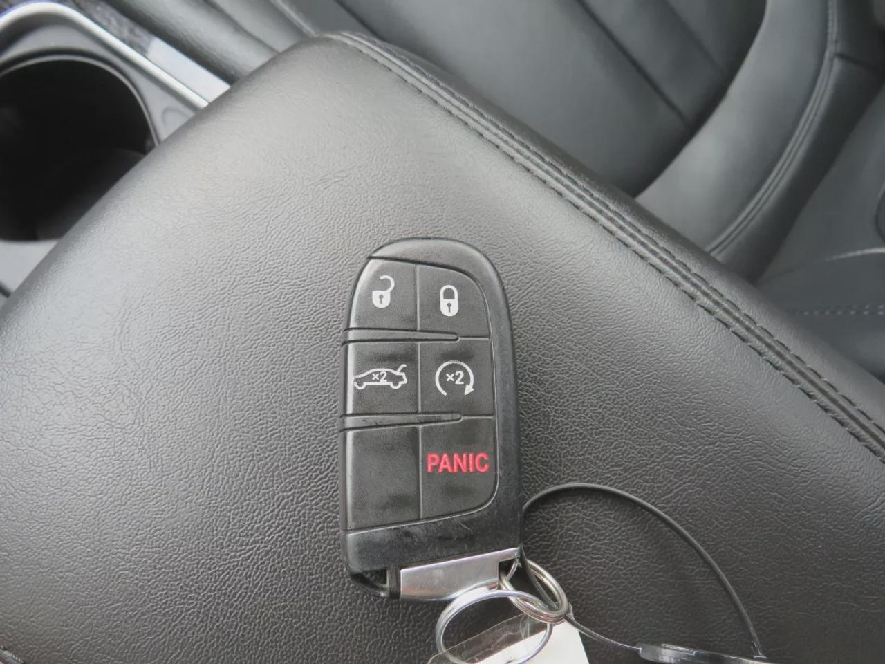 2015 Chrysler 200 C (**CLEAN TITLE/NO ACCIDENTS!!**SAFETY/CERTIFIED!!**ALLOY RIMS**REMOTE START**LEATHER**NAVIGATION**HEATED SEATS**FOG LIGHTS**POWER SEATS**REVERSE CAMERA**DIGITAL TOUCHSCREEN**PUSH BUTTON START**CRUISE CONTROL**BLUETOOTH**) Photo