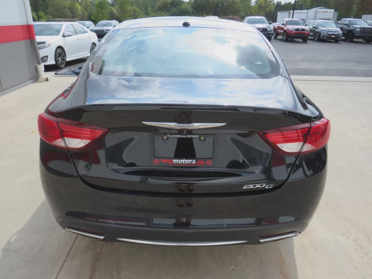 2015 Chrysler 200 C (**CLEAN TITLE/NO ACCIDENTS!!**SAFETY/CERTIFIED!!**ALLOY RIMS**REMOTE START**LEATHER**NAVIGATION**HEATED SEATS**FOG LIGHTS**POWER SEATS**REVERSE CAMERA**DIGITAL TOUCHSCREEN**PUSH BUTTON START**CRUISE CONTROL**BLUETOOTH**) Photo