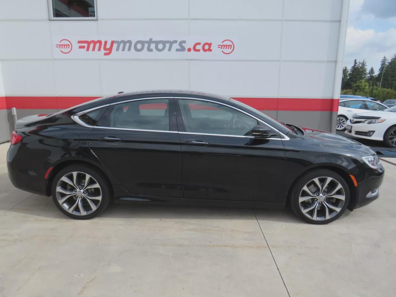 2015 Chrysler 200 C (**CLEAN TITLE/NO ACCIDENTS!!**SAFETY/CERTIFIED!!**ALLOY RIMS**REMOTE START**LEATHER**NAVIGATION**HEATED SEATS**FOG LIGHTS**POWER SEATS**REVERSE CAMERA**DIGITAL TOUCHSCREEN**PUSH BUTTON START**CRUISE CONTROL**BLUETOOTH**) Photo