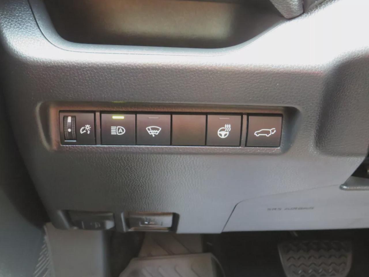 2021 Toyota RAV4 XLE (**VERY LOW KM!!**CLEAN TITLE/NO ACCIDENTS!!**SAFETY/CERTIFIED!!**SUNROOF**ALLOY RIMS**POWER SEATS**LEATHER WRAPPED STEERING WHEEL**POWER TAILGATE**REAR CARGO MAT**REAR PRIVACY COVER**CUSTOM TOYOTA FLOOR MATS*BLUETOOTH**CRUISE CONTROL**) Photo