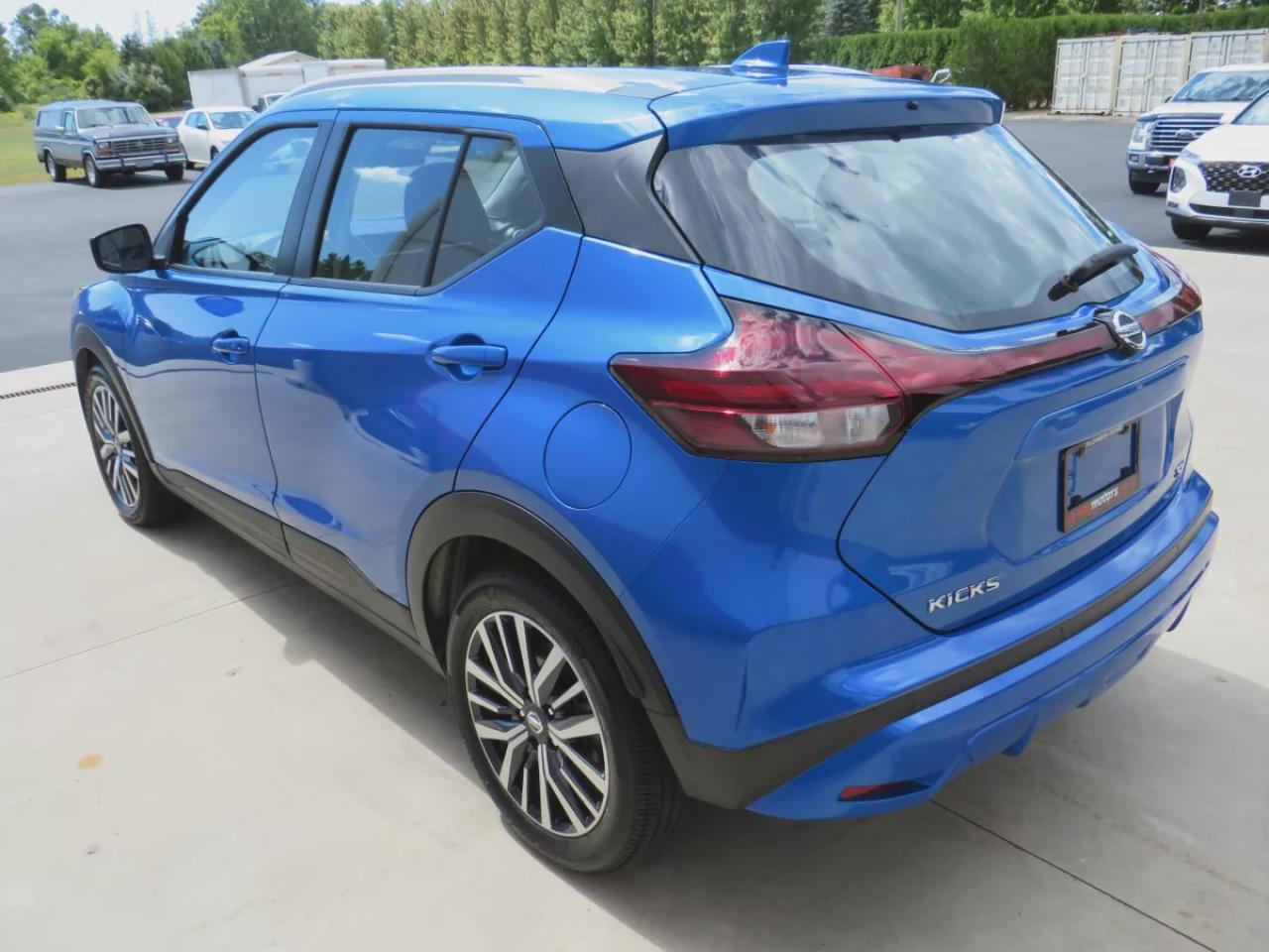 2021 Nissan Kicks SV (**SAFETY/CERTIFIED!!**VERY LOW KM!!**REMOTE START**ALLOY RIMS**HEATED SEATS**PUSH BUTTON START**HEATED STEERING WHEEL**DIGITAL TOUCHSCREEN**REVERSE CAMERA**LEATHER WRAPPED STEERING WHEEL**DIGITAL CLIMATE CONTROL**CRUISE CONTROL**BLUETOOTH**USB**) Photo