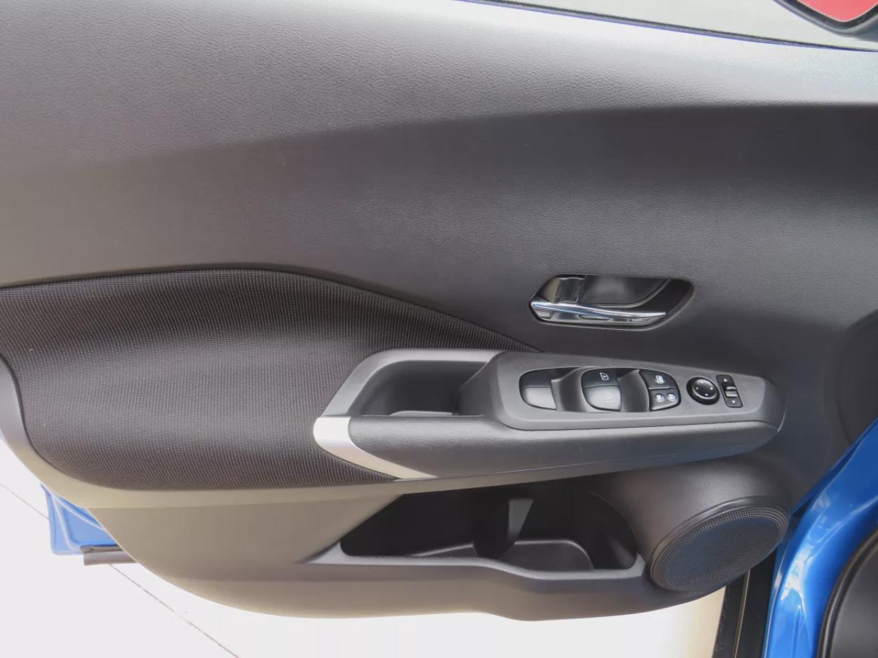 2021 Nissan Kicks SV (**SAFETY/CERTIFIED!!**VERY LOW KM!!**REMOTE START**ALLOY RIMS**HEATED SEATS**PUSH BUTTON START**HEATED STEERING WHEEL**DIGITAL TOUCHSCREEN**REVERSE CAMERA**LEATHER WRAPPED STEERING WHEEL**DIGITAL CLIMATE CONTROL**CRUISE CONTROL**BLUETOOTH**USB**) Photo