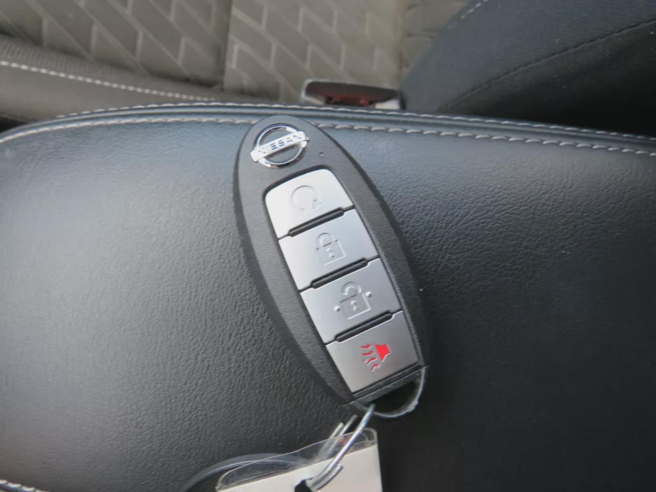 2021 Nissan Kicks SV (**SAFETY/CERTIFIED!!**VERY LOW KM!!**REMOTE START**ALLOY RIMS**HEATED SEATS**PUSH BUTTON START**HEATED STEERING WHEEL**DIGITAL TOUCHSCREEN**REVERSE CAMERA**LEATHER WRAPPED STEERING WHEEL**DIGITAL CLIMATE CONTROL**CRUISE CONTROL**BLUETOOTH**USB**) Photo