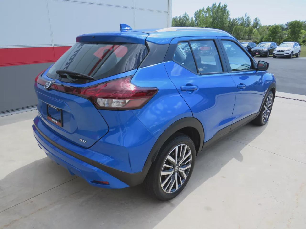 2021 Nissan Kicks SV (**SAFETY/CERTIFIED!!**VERY LOW KM!!**REMOTE START**ALLOY RIMS**HEATED SEATS**PUSH BUTTON START**HEATED STEERING WHEEL**DIGITAL TOUCHSCREEN**REVERSE CAMERA**LEATHER WRAPPED STEERING WHEEL**DIGITAL CLIMATE CONTROL**CRUISE CONTROL**BLUETOOTH**USB**) Photo