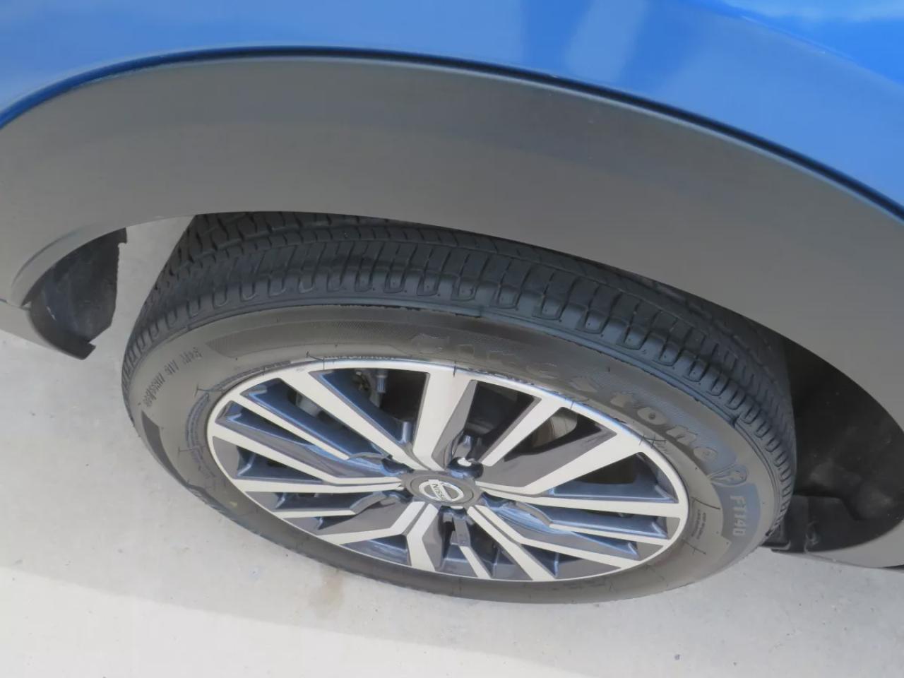 2021 Nissan Kicks SV (**SAFETY/CERTIFIED!!**VERY LOW KM!!**REMOTE START**ALLOY RIMS**HEATED SEATS**PUSH BUTTON START**HEATED STEERING WHEEL**DIGITAL TOUCHSCREEN**REVERSE CAMERA**LEATHER WRAPPED STEERING WHEEL**DIGITAL CLIMATE CONTROL**CRUISE CONTROL**BLUETOOTH**USB**) Photo