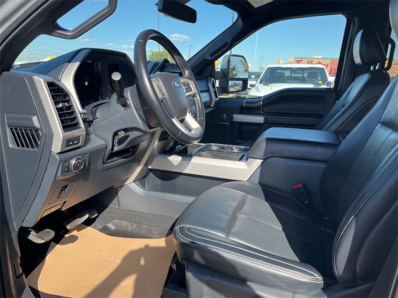 2022 Ford F-250 Super Duty Lariat  - Leather Seats Photo5