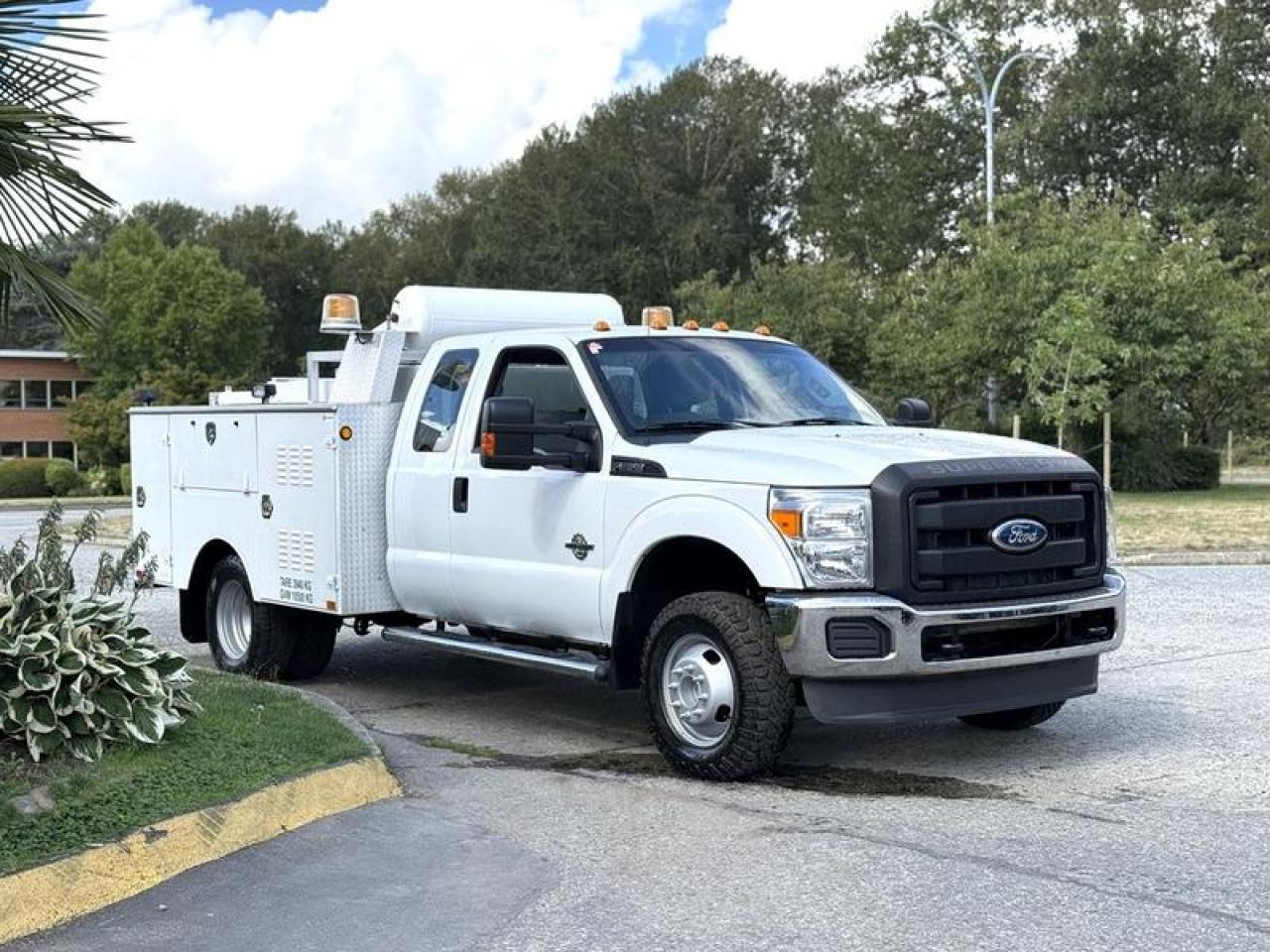 Used 2012 Ford F-350 SD XL SuperCab Dually Diesel Service Truck 4WD for sale in Burnaby, BC