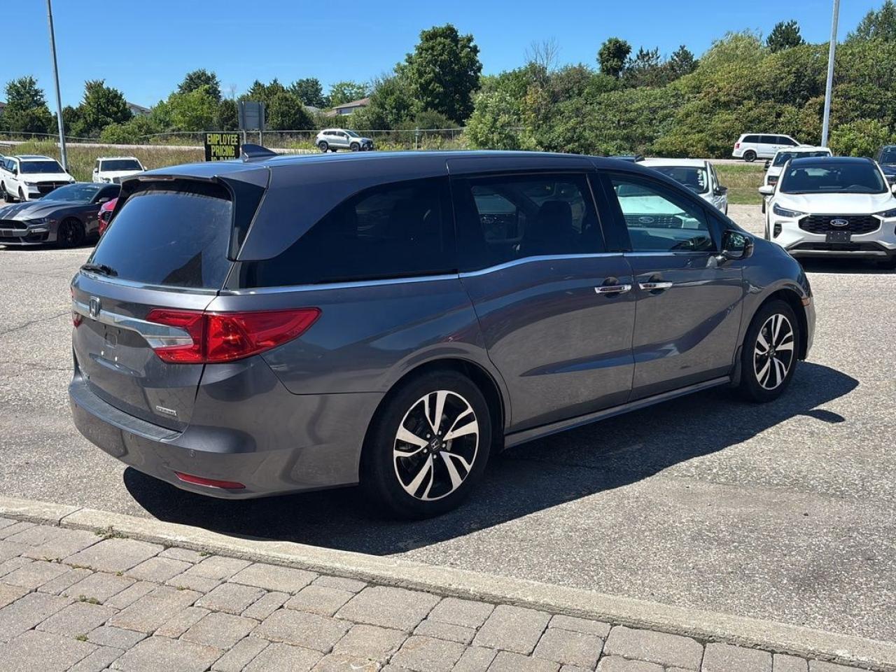 2018 Honda Odyssey Touring Photo2