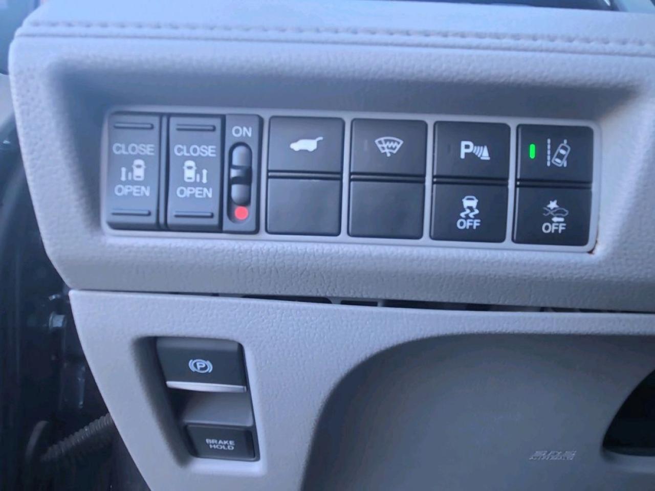 2018 Honda Odyssey Touring Photo5