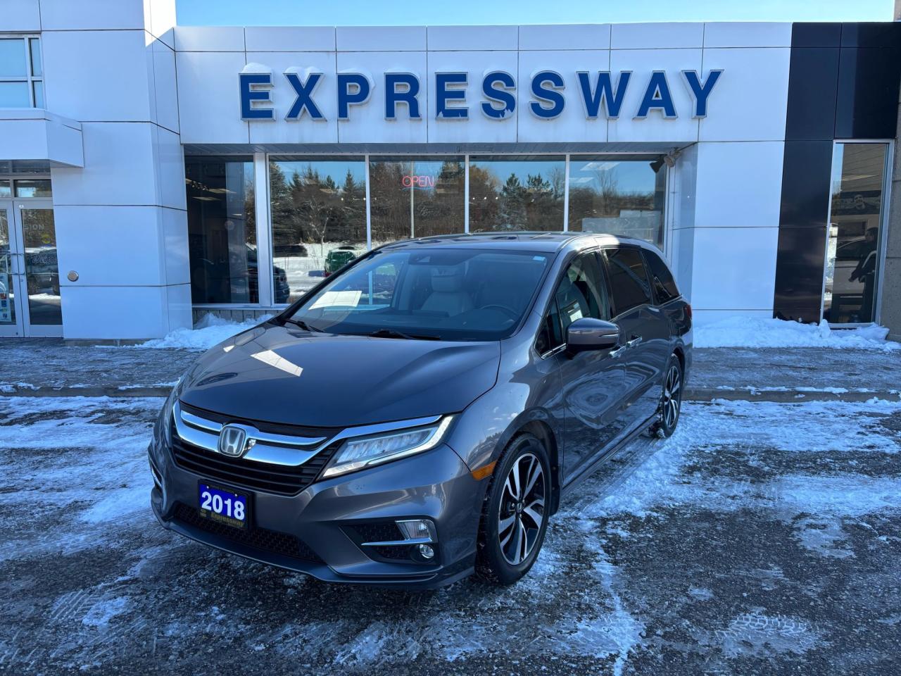 2018 Honda Odyssey TOURING, LEATHER, NAVIGATION, POWER DOORS! Photo0