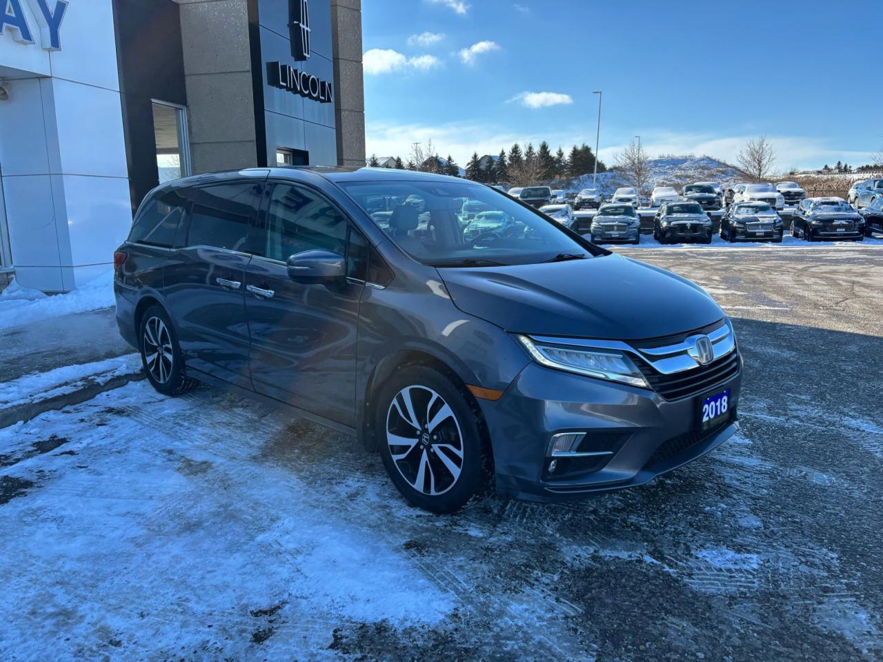 2018 Honda Odyssey TOURING, LEATHER, NAVIGATION, POWER DOORS! Photo5