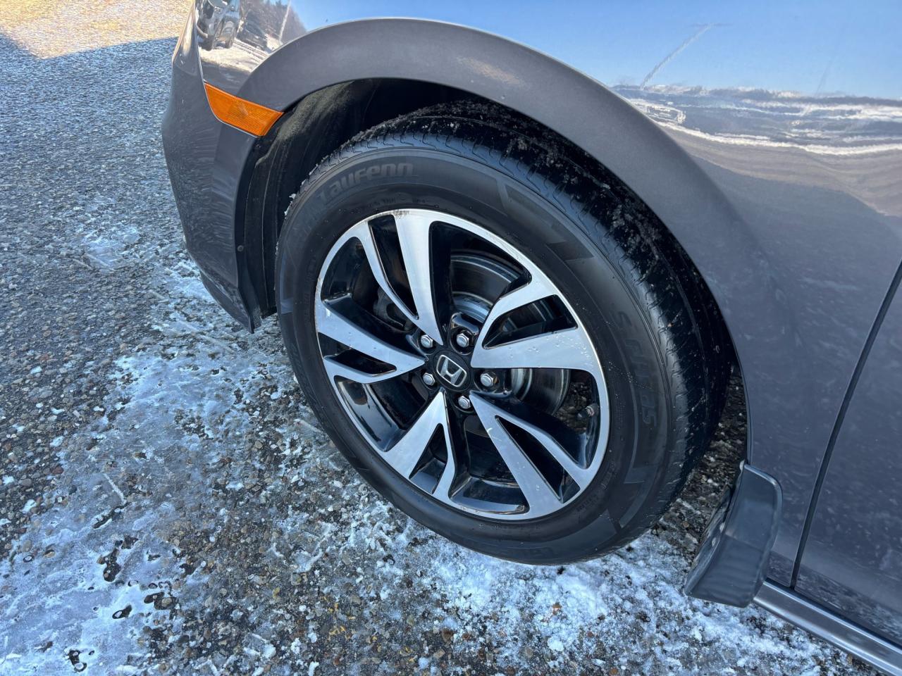 2018 Honda Odyssey TOURING, LEATHER, NAVIGATION, POWER DOORS! Photo5