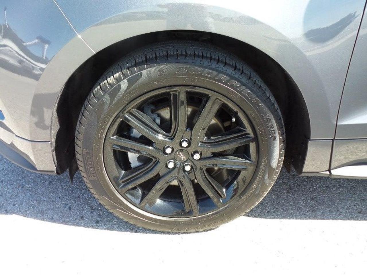 2022 Ford Edge ST LINE, COPILOT PACKAGE, PANO ROOF, HEATED WHEEL! Photo