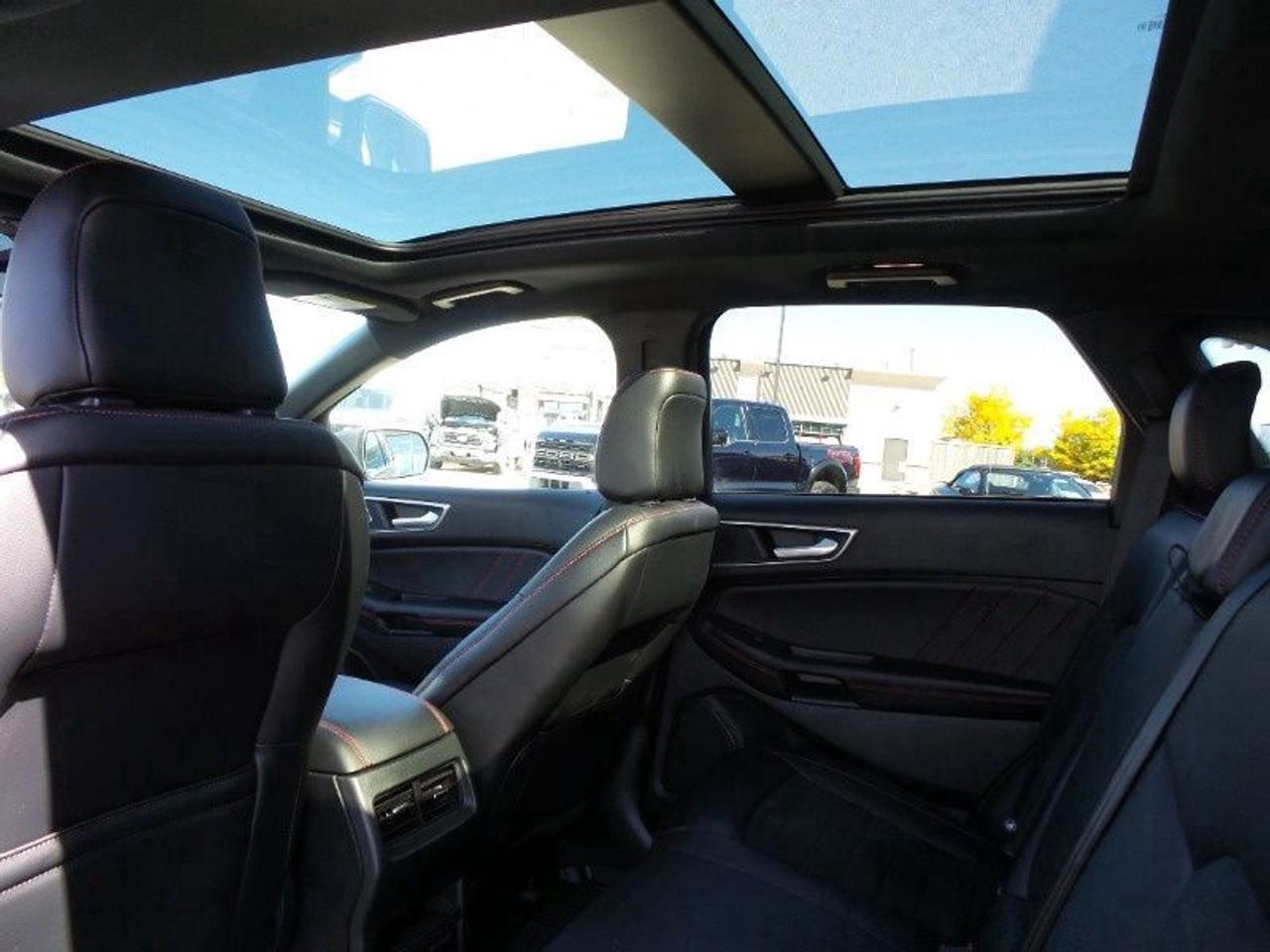 2022 Ford Edge ST LINE, COPILOT PACKAGE, PANO ROOF, HEATED WHEEL! Photo