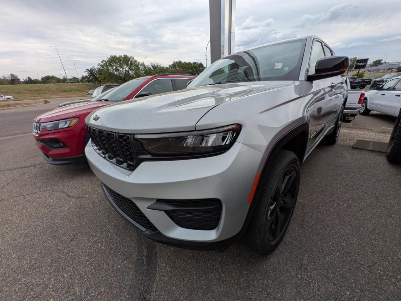 2025 Jeep Grand Cherokee ALTITUDE 4X4 Photo2