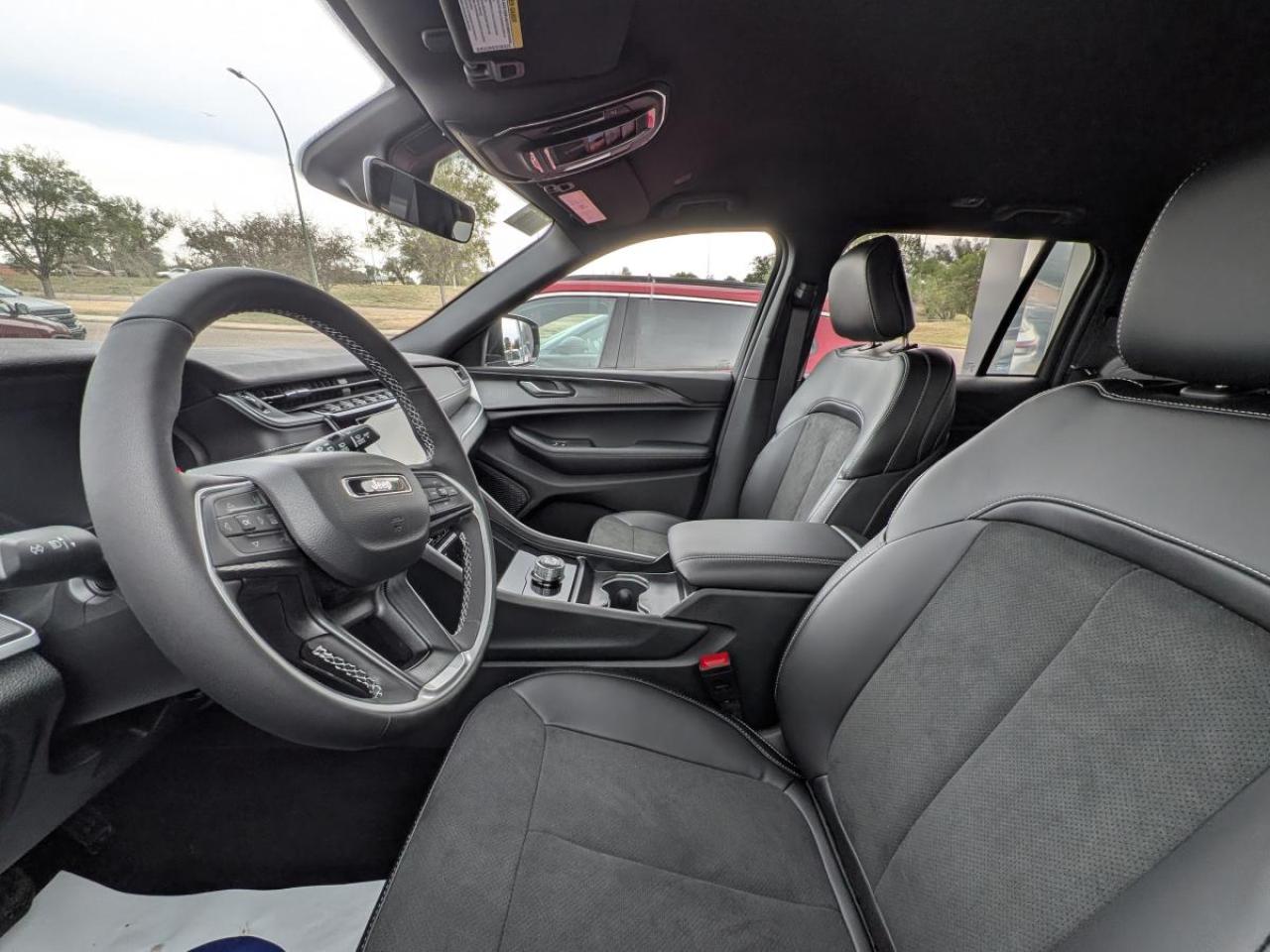 2025 Jeep Grand Cherokee ALTITUDE 4X4 Photo3