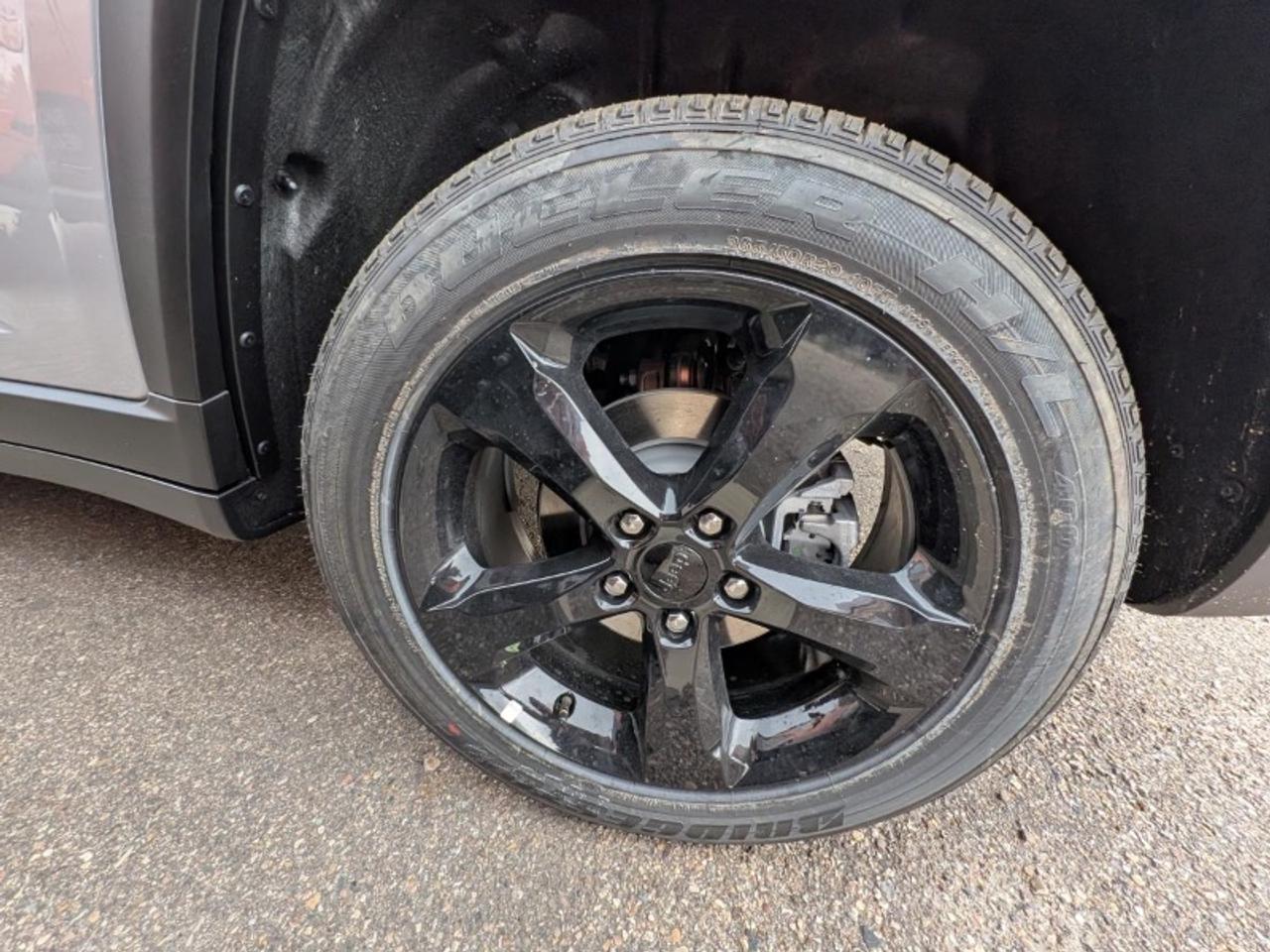 2025 Jeep Grand Cherokee Altitude Photo4