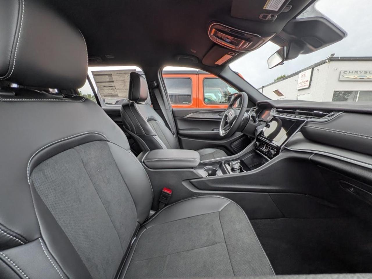 2025 Jeep Grand Cherokee Altitude Photo