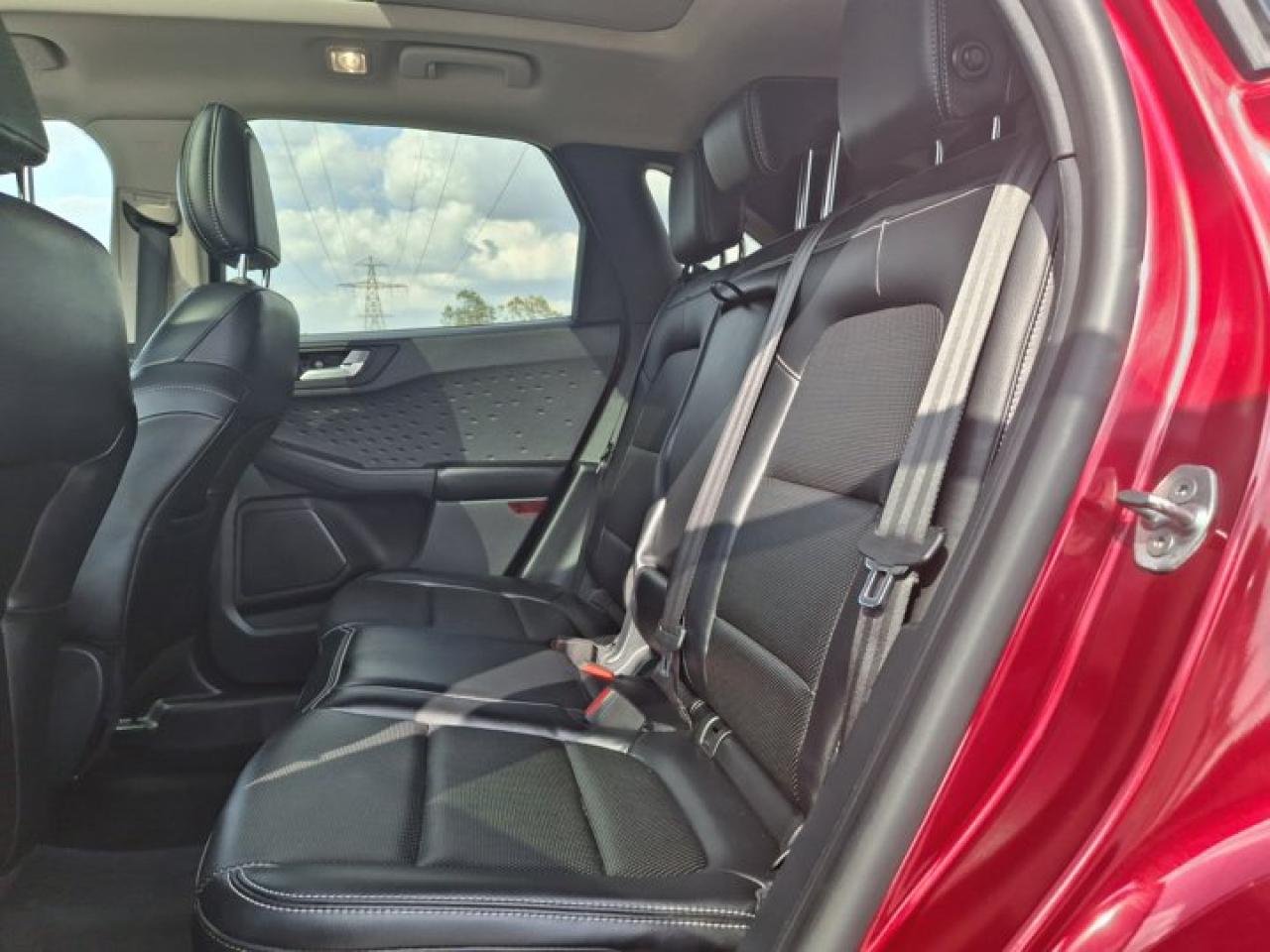 2020 Ford Escape SEL AWD | Pano Roof | Leather | Navi | Heated Seats + Steering | Remote Start | Reverse Cam & More ! Photo