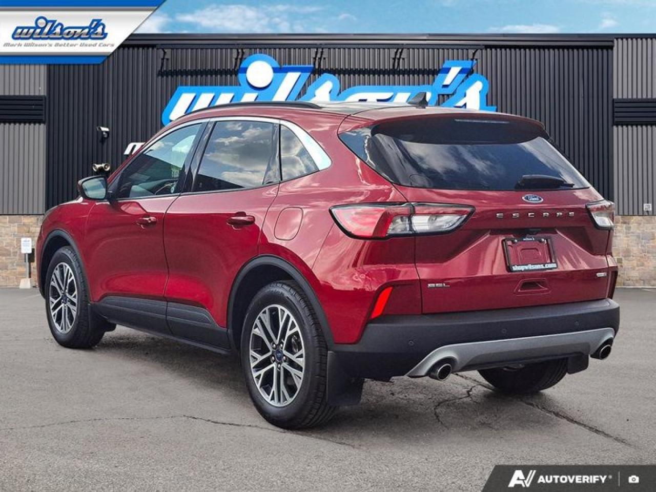 2020 Ford Escape SEL AWD | Pano Roof | Leather | Navi | Heated Seats + Steering | Remote Start | Reverse Cam & More ! Photo