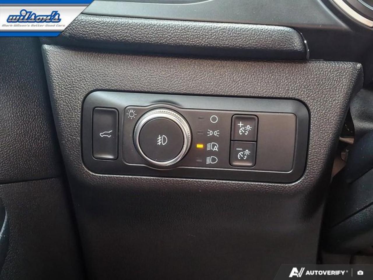 2020 Ford Escape SEL AWD | Pano Roof | Leather | Navi | Heated Seats + Steering | Remote Start | Reverse Cam & More ! Photo