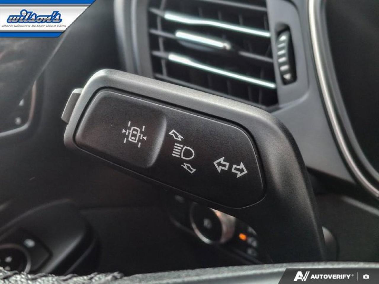 2020 Ford Escape SEL AWD | Pano Roof | Leather | Navi | Heated Seats + Steering | Remote Start | Reverse Cam & More ! Photo