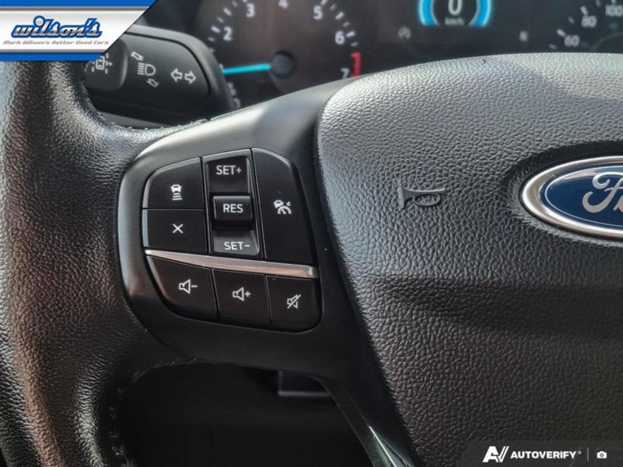 2020 Ford Escape SEL AWD | Pano Roof | Leather | Navi | Heated Seats + Steering | Remote Start | Reverse Cam & More ! Photo