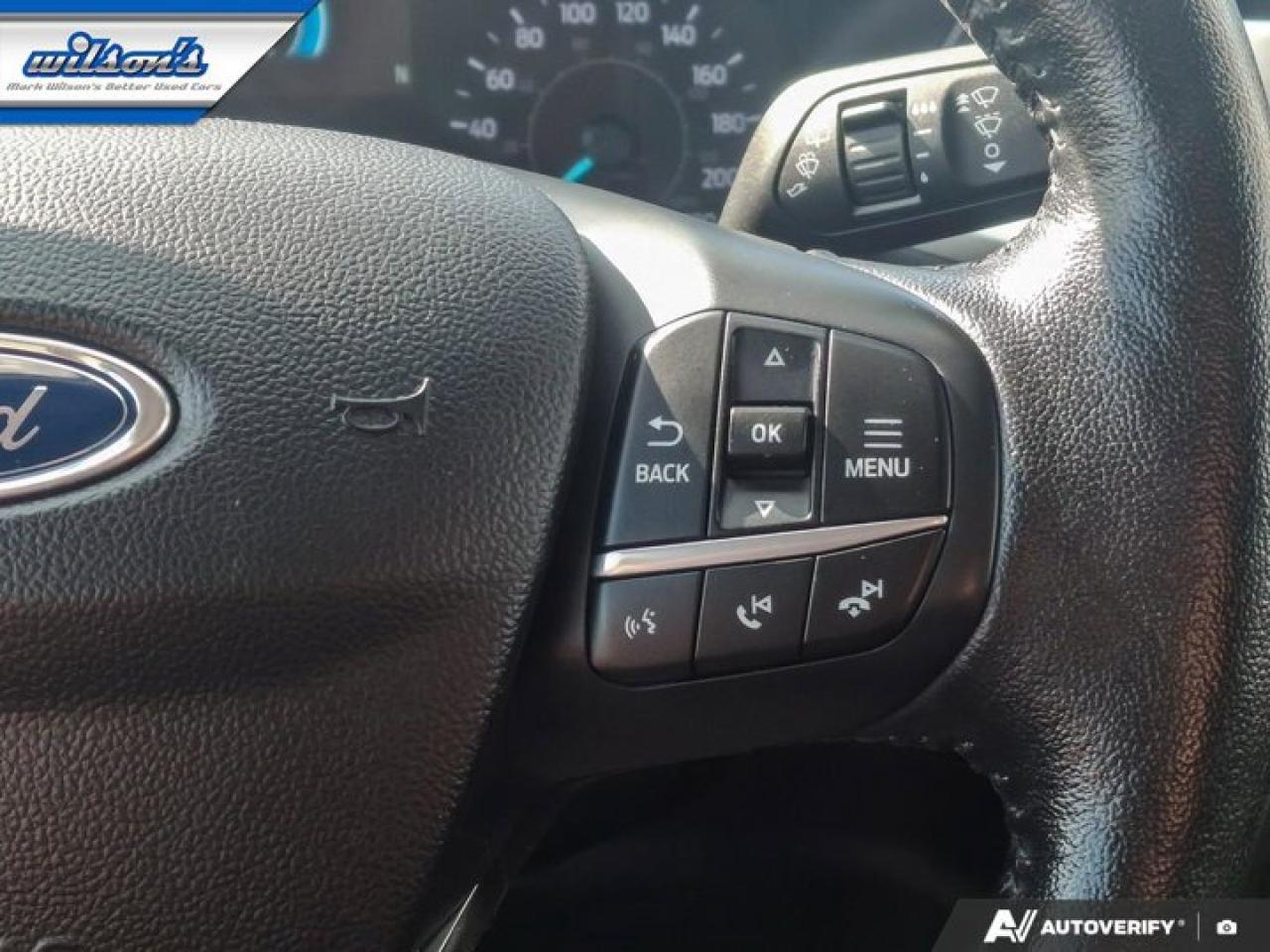 2020 Ford Escape SEL AWD | Pano Roof | Leather | Navi | Heated Seats + Steering | Remote Start | Reverse Cam & More ! Photo