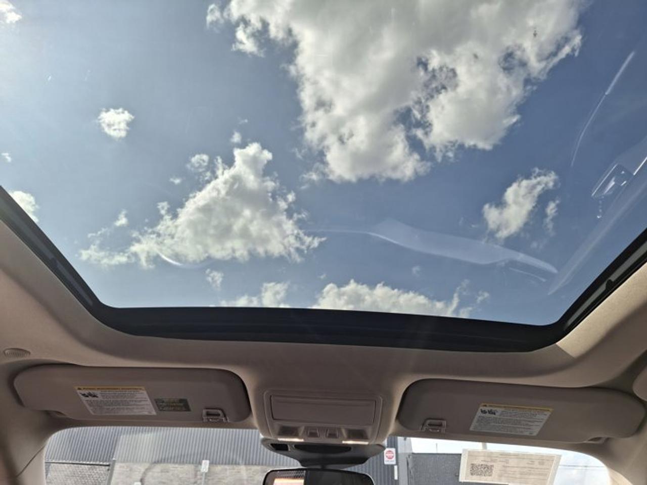 2020 Ford Escape SEL AWD | Pano Roof | Leather | Navi | Heated Seats + Steering | Remote Start | Reverse Cam & More ! Photo