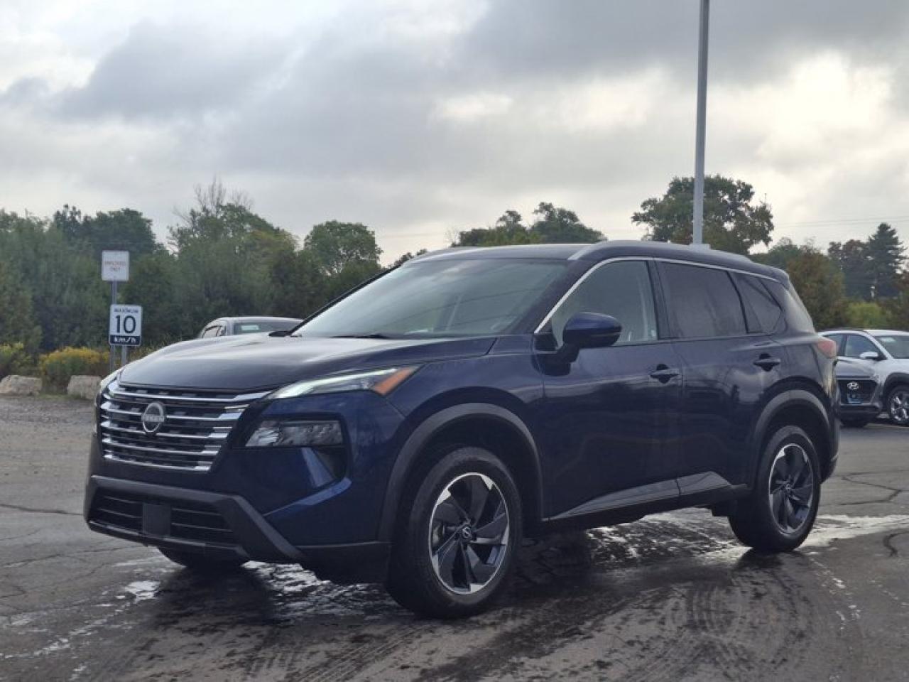 Used 2024 Nissan Rogue SV Moonroof AWD | Pano Roof | Adaptive Cruise | Apple CarPlay | Android Auto | Heated Seats & More ! for sale in Guelph, ON