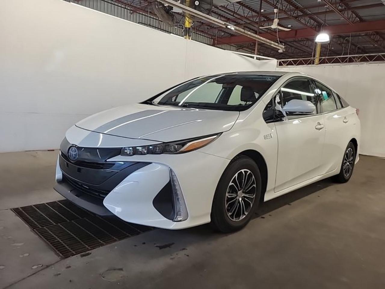 Used 2020 Toyota Prius Prime Upgrade | Leather | Nav | Adaptive Cruise Control | Apple CarPlay | Heated Seats & Steering | & More for sale in Guelph, ON