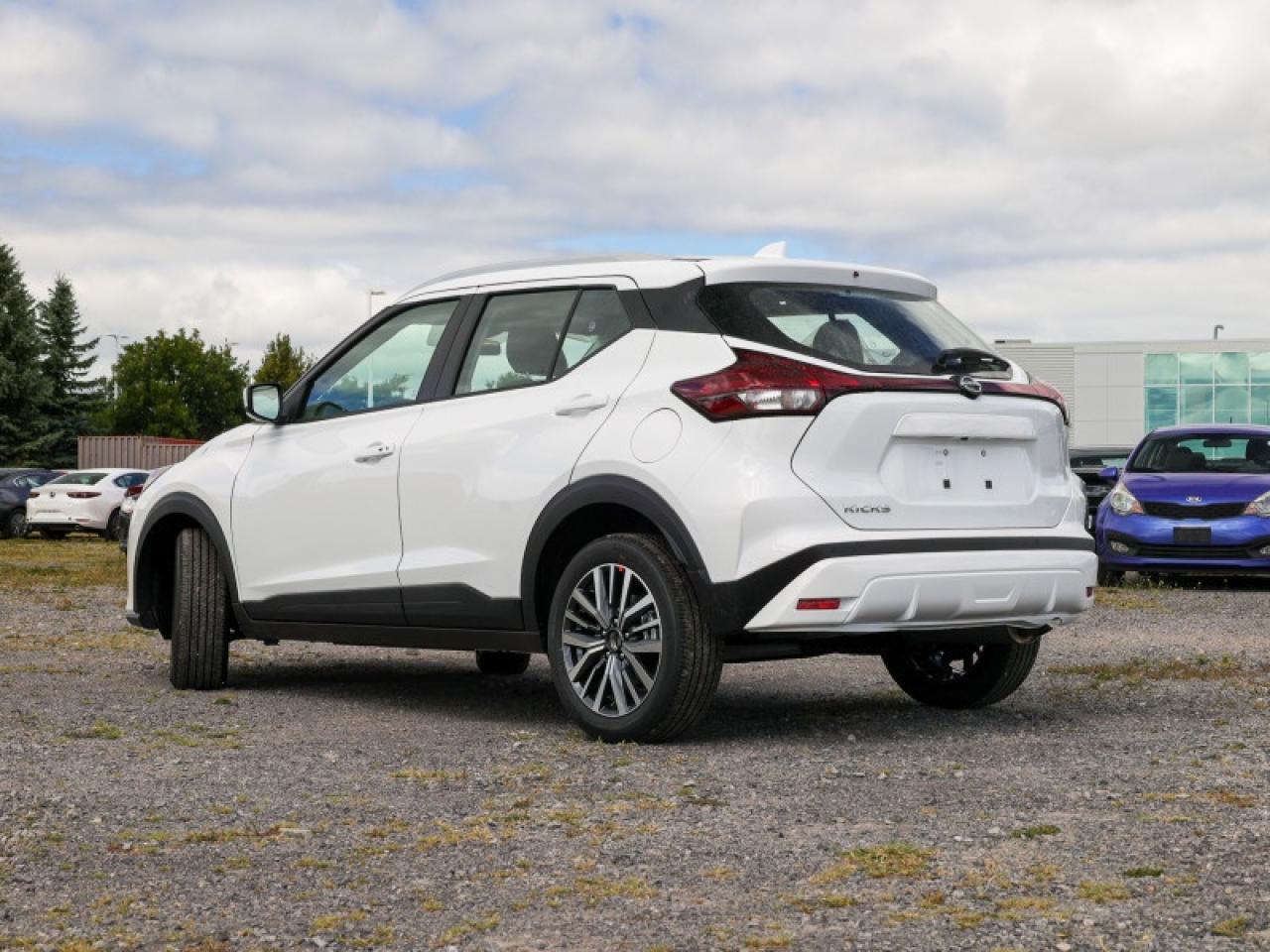 2025 Nissan Kicks Play SV  - Heated Seats -  Apple CarPlay Photo3