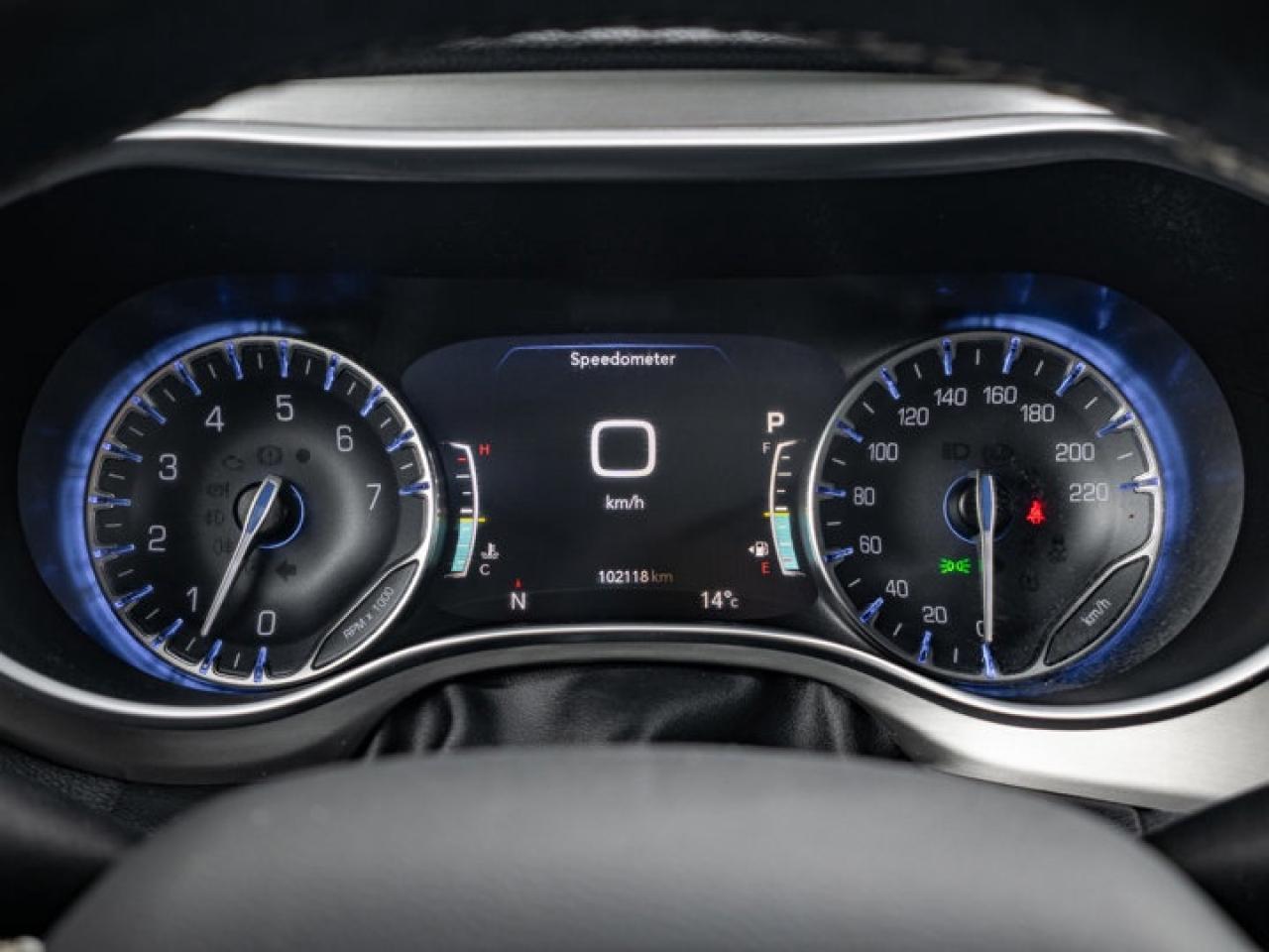 2022 Chrysler Pacifica Limited Photo3