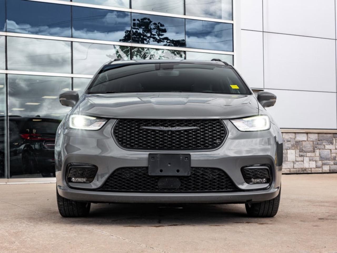 2022 Chrysler Pacifica Limited Photo