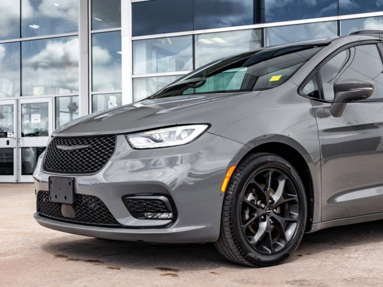 2022 Chrysler Pacifica Limited Photo