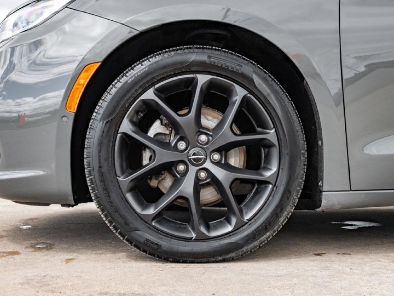 2022 Chrysler Pacifica Limited Photo