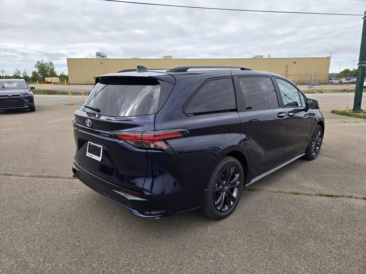 2025 Toyota Sienna SIENNA XSE FWD 7-PASS / OPTION Photo4
