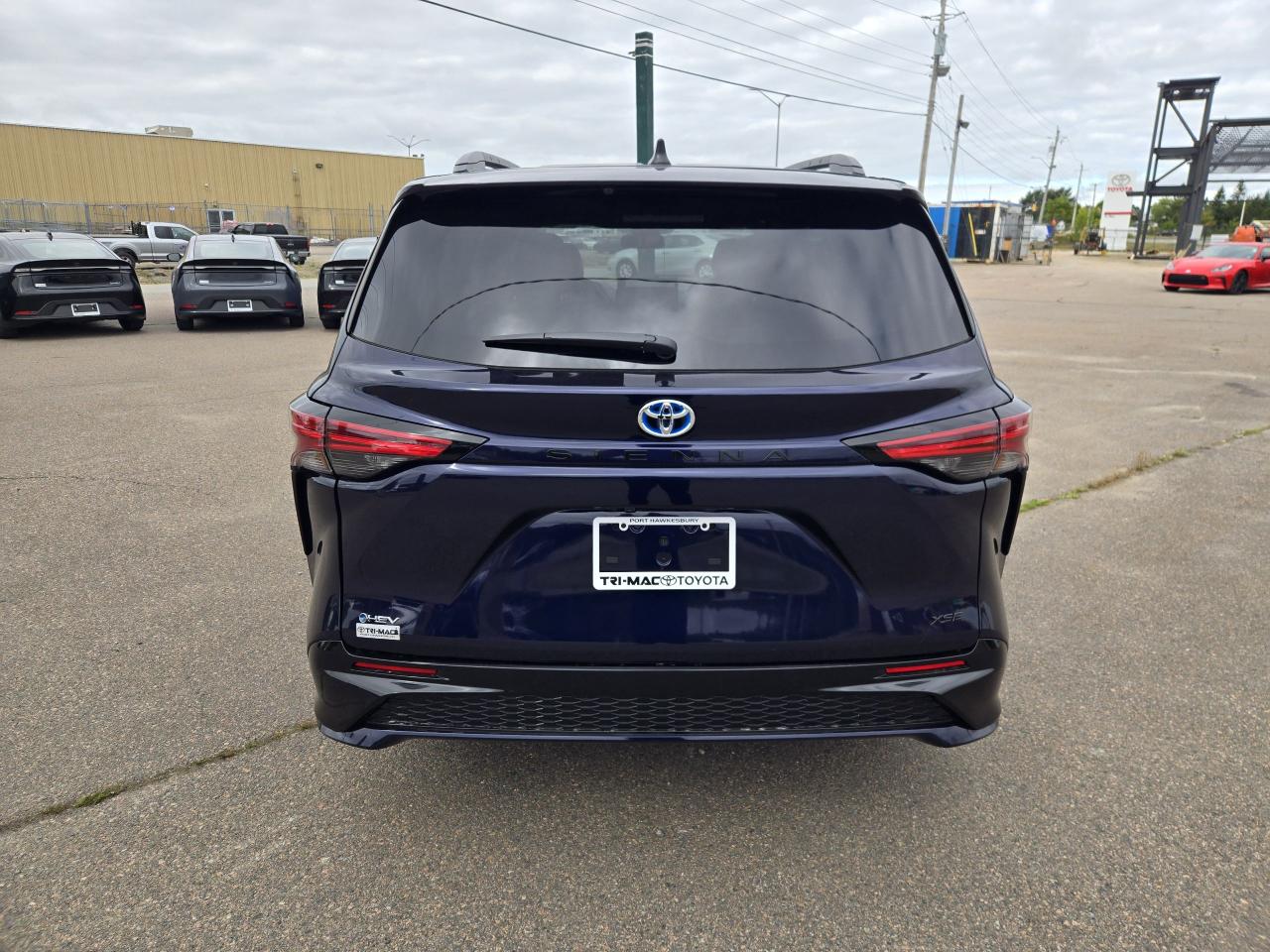 2025 Toyota Sienna SIENNA XSE FWD 7-PASS / OPTION Photo3