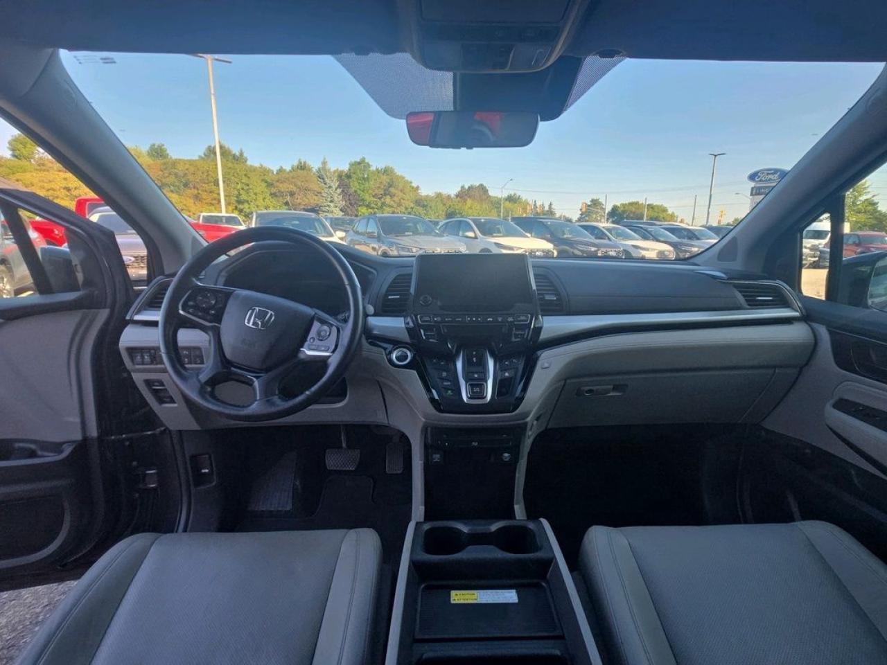 2018 Honda Odyssey TOURING, LEATHER, NAVIGATION, POWER DOORS! Photo