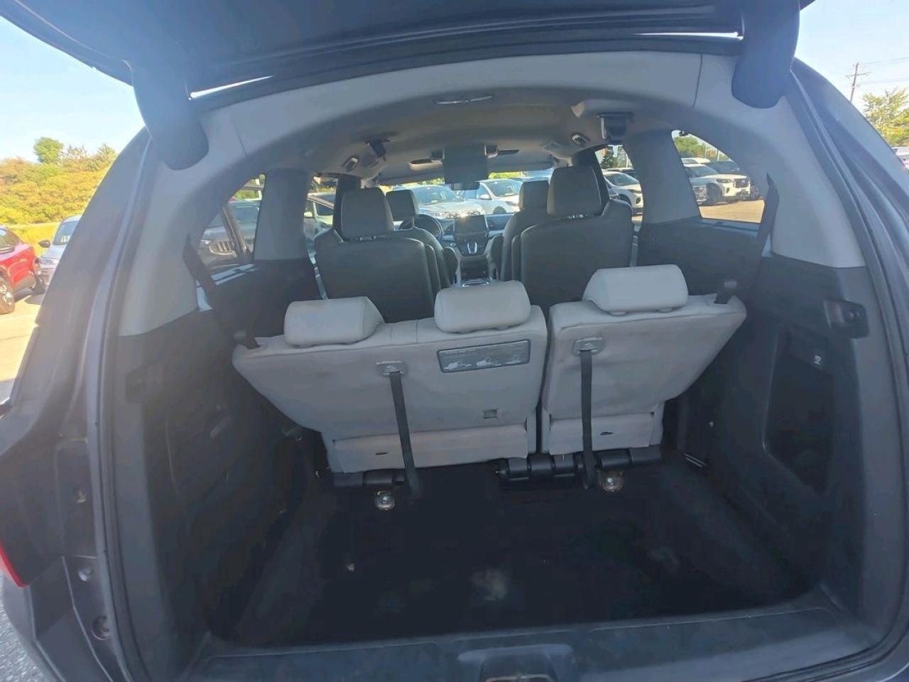 2018 Honda Odyssey TOURING, LEATHER, NAVIGATION, POWER DOORS! Photo