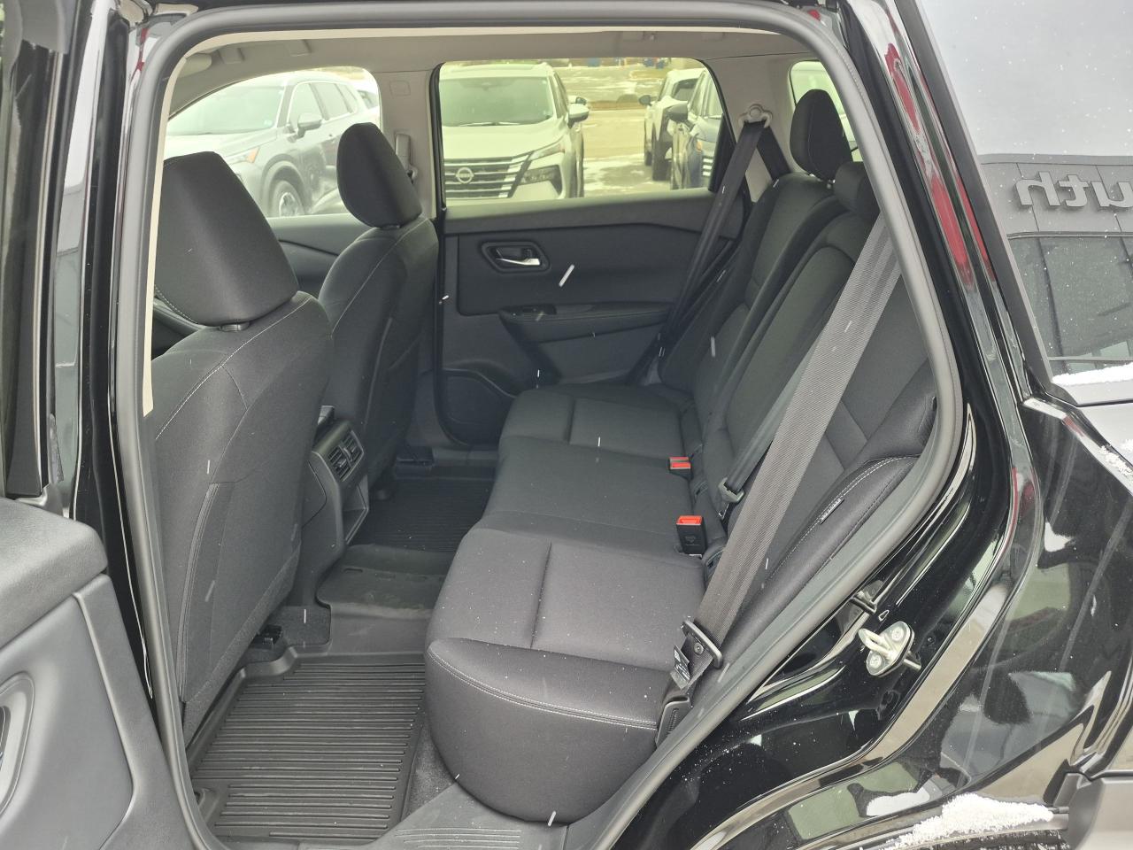 2026 Nissan Rogue S Photo12