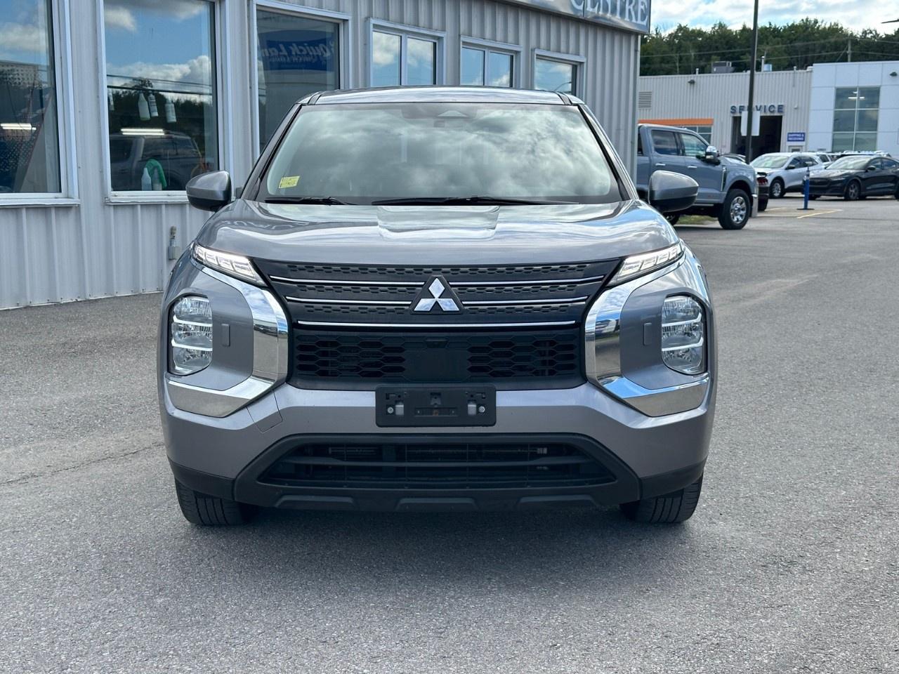 2022 Mitsubishi Outlander ES S-AWC Photo