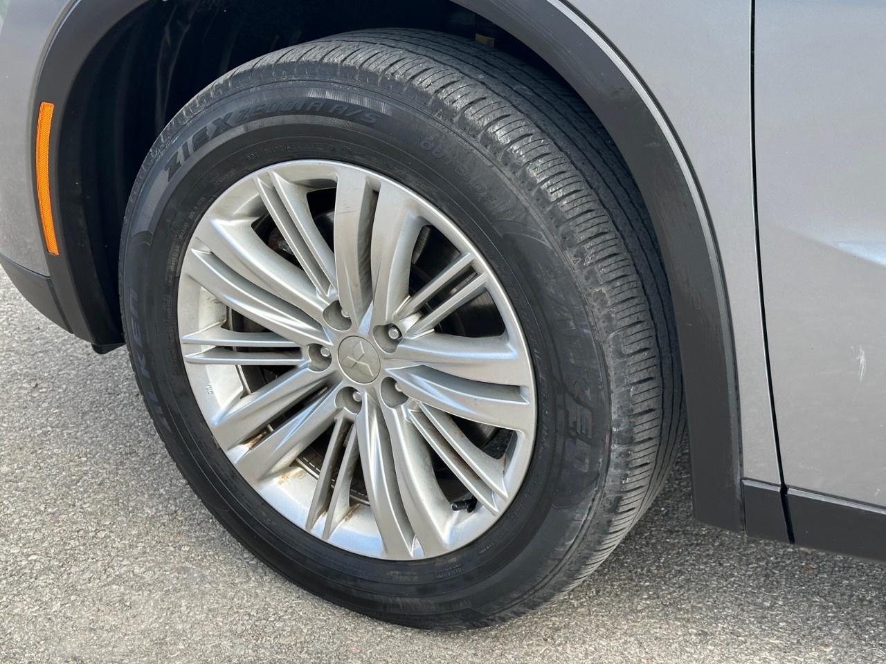 2022 Mitsubishi Outlander ES S-AWC Photo