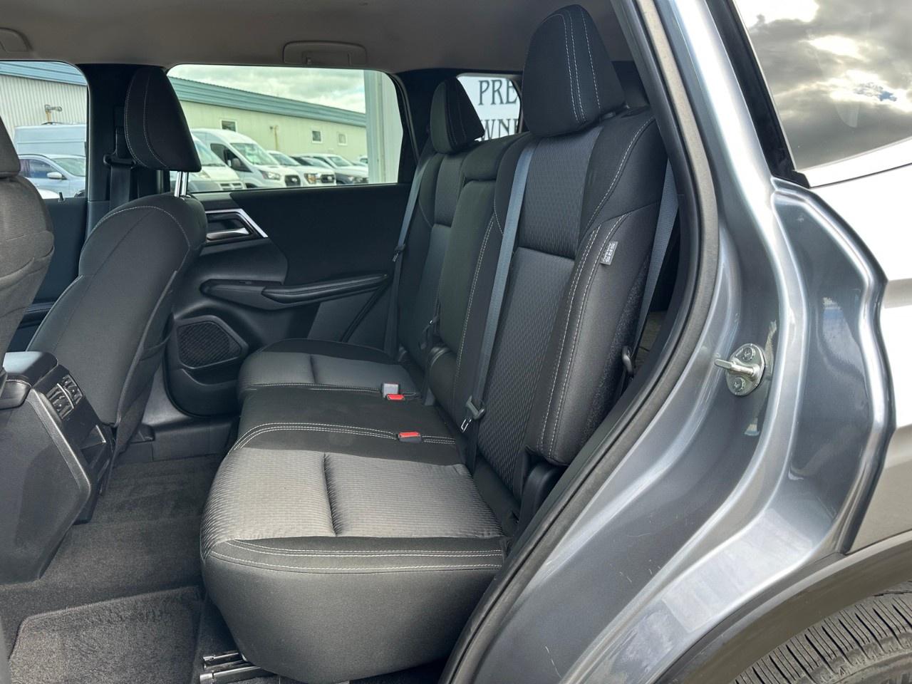 2022 Mitsubishi Outlander ES S-AWC Photo