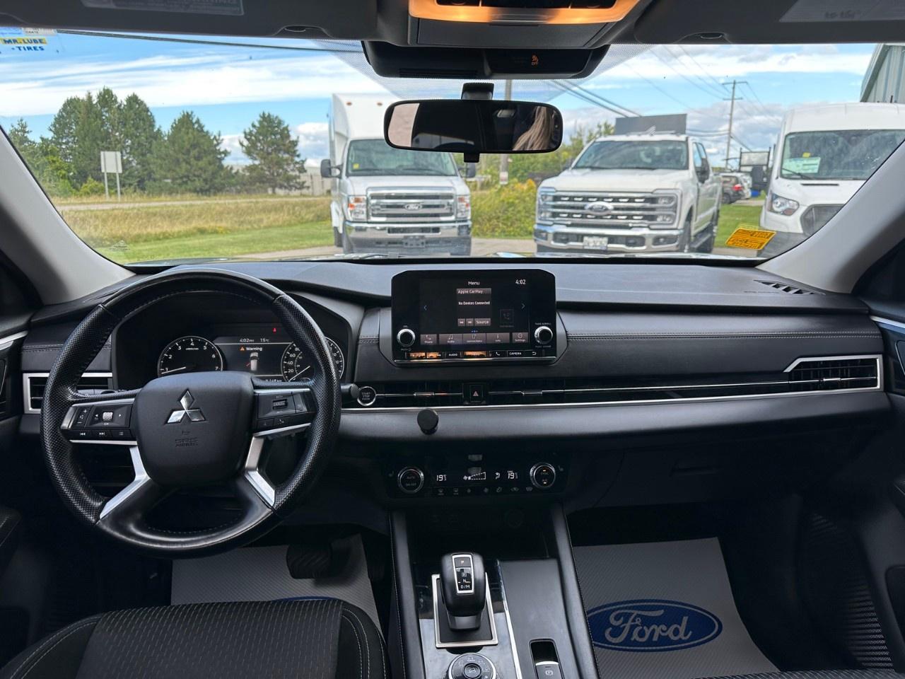 2022 Mitsubishi Outlander ES S-AWC Photo