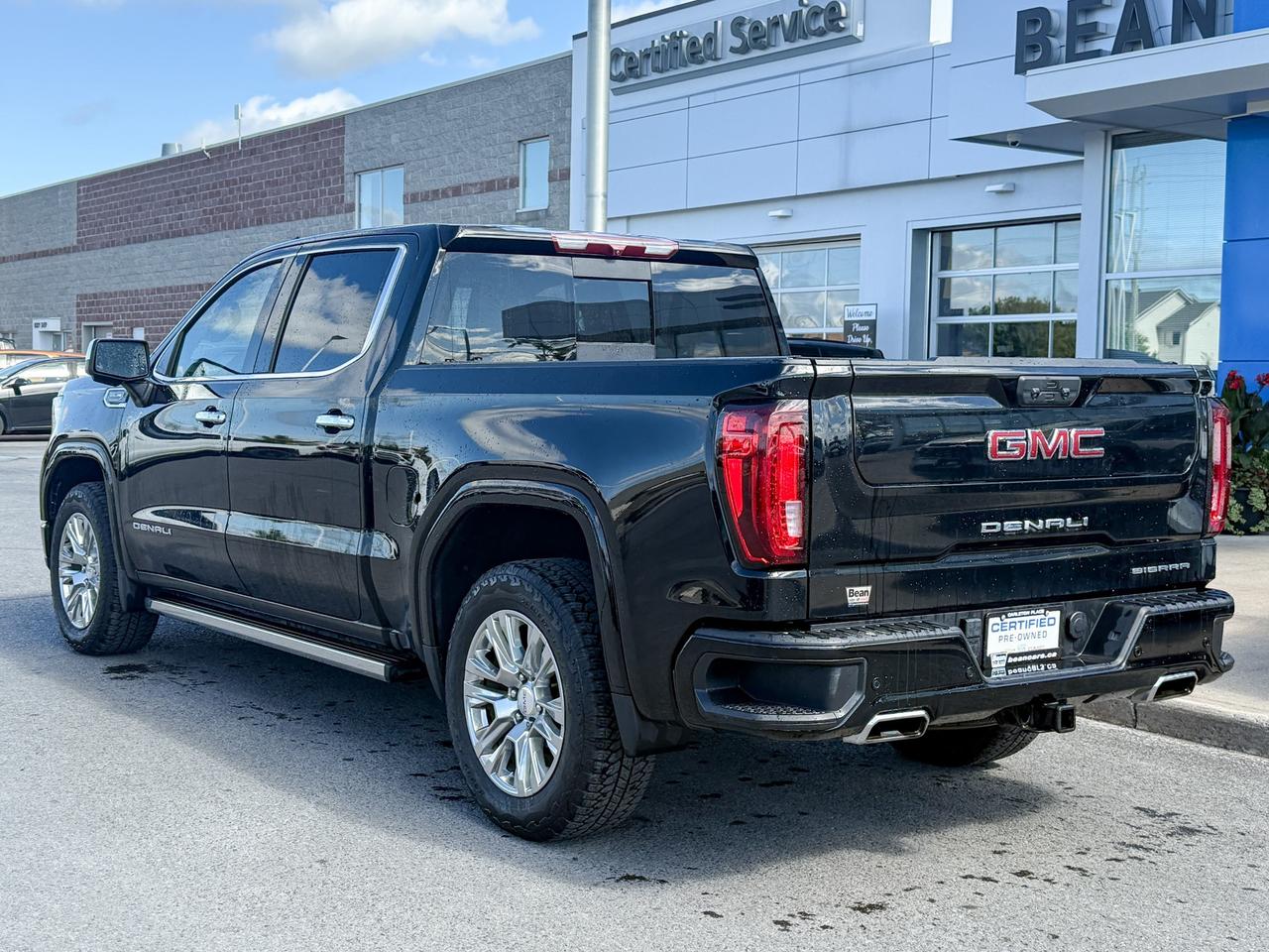 2022 GMC Sierra 1500 Denali BOUGHT & SERVICED HERE, CLEAN CARFAX, 5.3L V8 ENGINE, HEATED & VENTILATED SEATS, HEATED STEERING WHEEL, REMOTE START, RAIN SENSING WIPERS, BOSE SOUND SYSTEM, HD SURROUND VISION Photo2