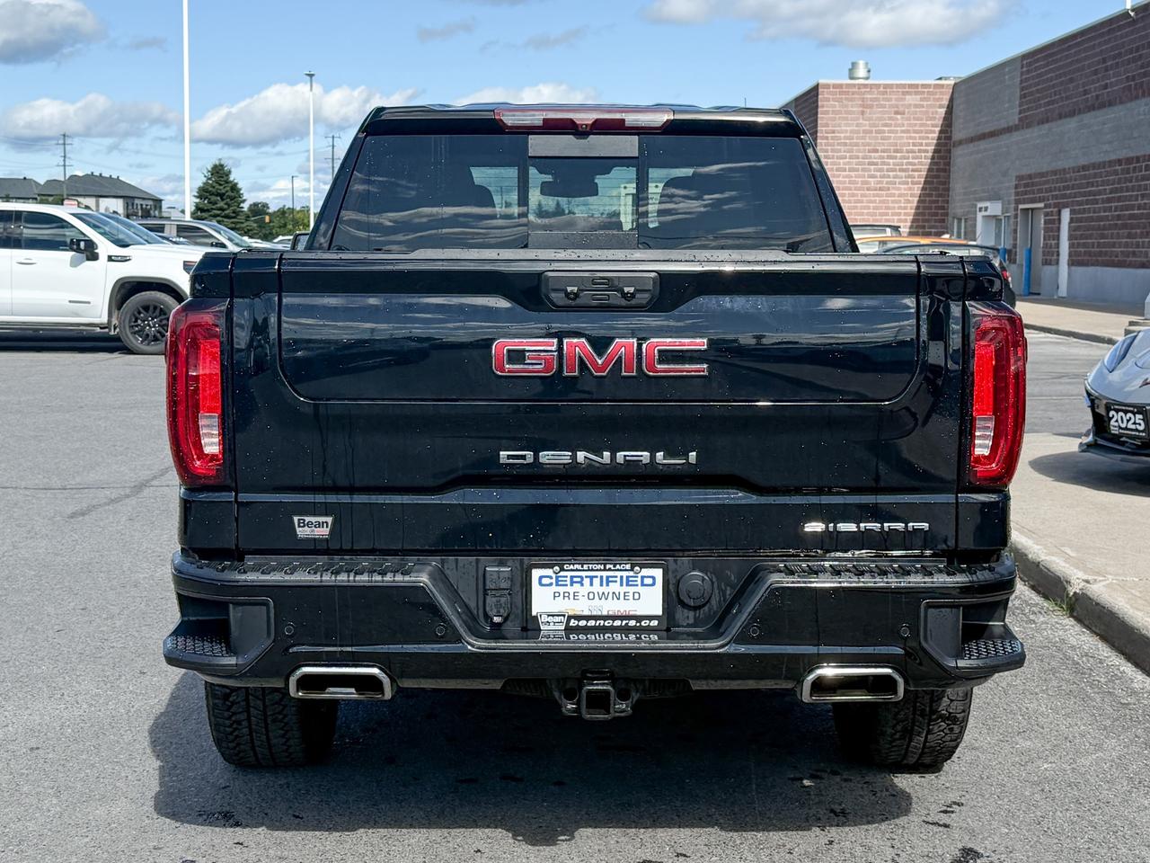 2022 GMC Sierra 1500 Denali BOUGHT & SERVICED HERE, CLEAN CARFAX, 5.3L V8 ENGINE, HEATED & VENTILATED SEATS, HEATED STEERING WHEEL, REMOTE START, RAIN SENSING WIPERS, BOSE SOUND SYSTEM, HD SURROUND VISION Photo