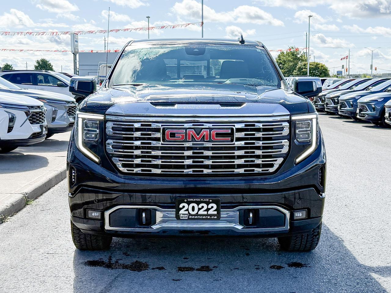 2022 GMC Sierra 1500 Denali BOUGHT & SERVICED HERE, CLEAN CARFAX, 5.3L V8 ENGINE, HEATED & VENTILATED SEATS, HEATED STEERING WHEEL, REMOTE START, RAIN SENSING WIPERS, BOSE SOUND SYSTEM, HD SURROUND VISION Photo