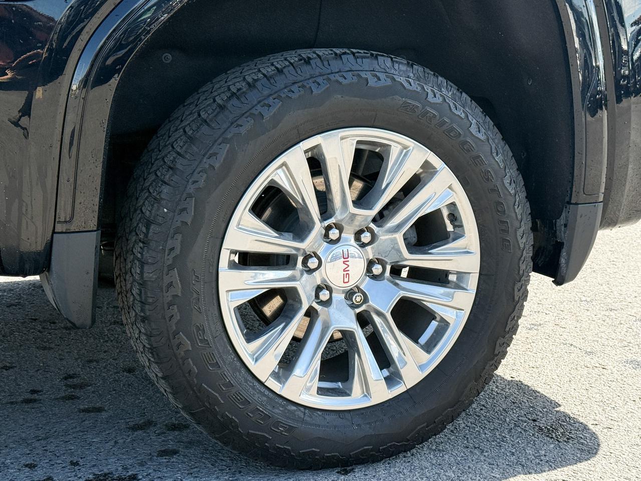 2022 GMC Sierra 1500 Denali BOUGHT & SERVICED HERE, CLEAN CARFAX, 5.3L V8 ENGINE, HEATED & VENTILATED SEATS, HEATED STEERING WHEEL, REMOTE START, RAIN SENSING WIPERS, BOSE SOUND SYSTEM, HD SURROUND VISION Photo